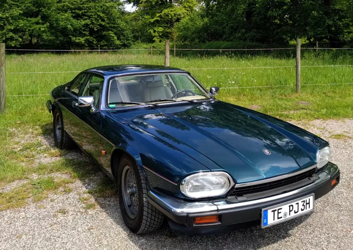Aston Martin DB4