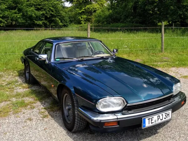 Aston Martin DB4